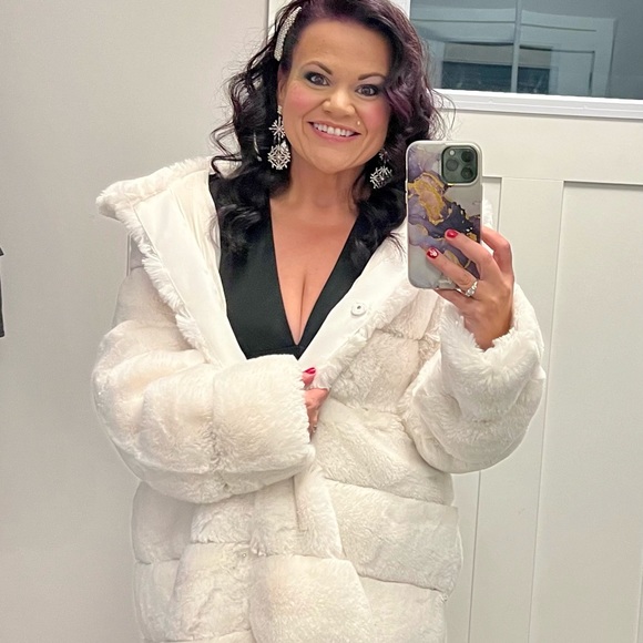 Meet your Posher, Dawn - Picture 3 of 4